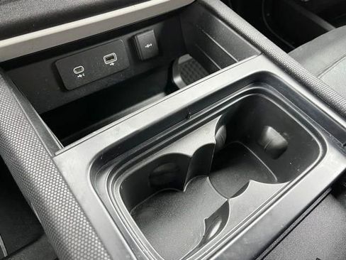 Used 2022 Land Rover Defender 110 X-Dynamic SE AWD/4WD image 40