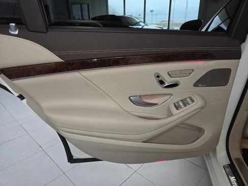 Used 2019 Mercedes-Benz S 560 Sedan image 19