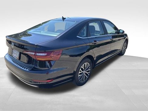 Used 2019 Volkswagen Jetta SEL w/ Cold Weather Package FWD image 9
