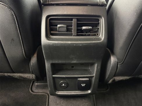 Used 2024 Ford Edge Titanium image 28