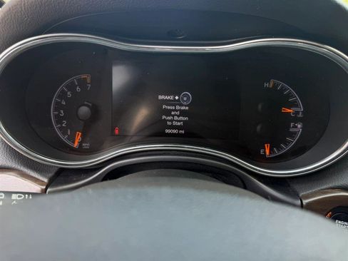 Used 2018 Jeep Grand Cherokee Laredo AWD/4WD image 11