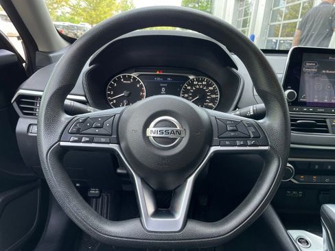Used 2022 Nissan Altima 2.5 SV FWD image 14