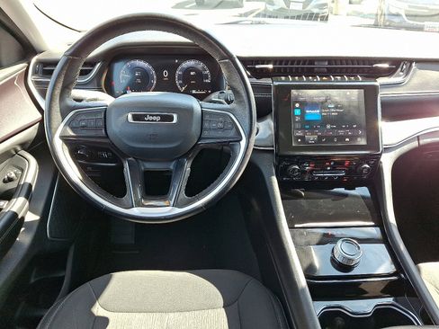 Used 2022 Jeep Grand Cherokee Laredo w/ Luxury Tech Group I image 11