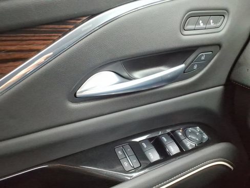 Used 2024 Cadillac Escalade Luxury AWD/4WD image 41