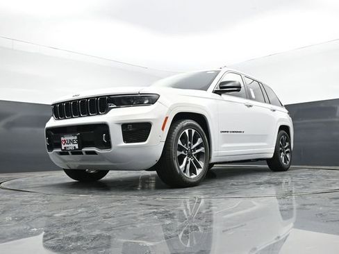 Used 2022 Jeep Grand Cherokee Overland AWD/4WD image 56