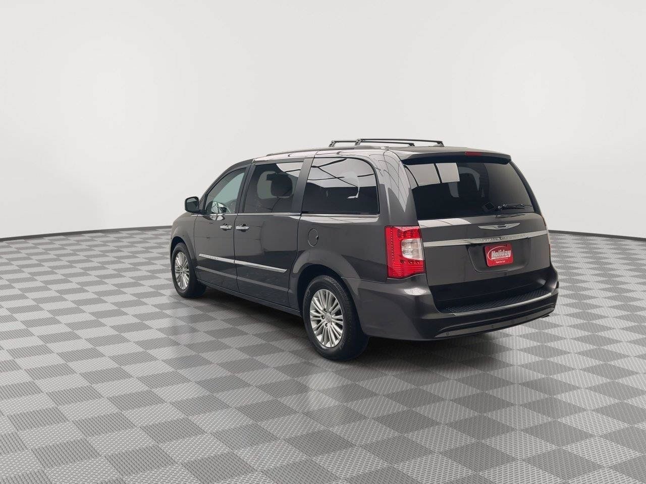 Used 2015 Chrysler Town & Country Touring-L w/ Driver Convenience Group FWD image 34