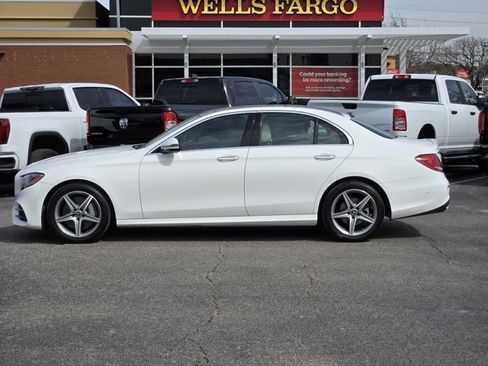 Used 2018 Mercedes-Benz E 300 4MATIC w/ Premium 2 Package image 4