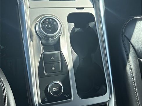 Used 2022 Ford Explorer XLT w/ Equipment Group 202A image 4