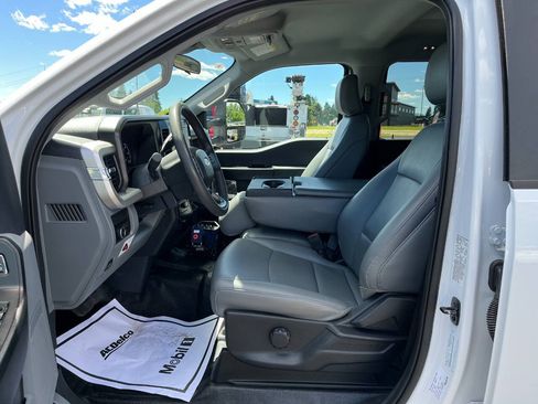 Used 2025 Ford F550 4x4 Crew Cab Super Duty image 11