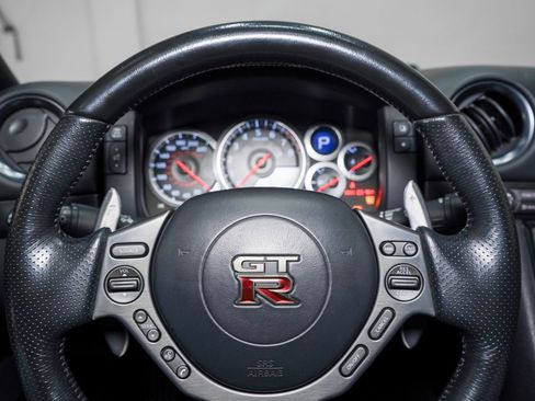 Used 2014 Nissan GT-R Premium image 41