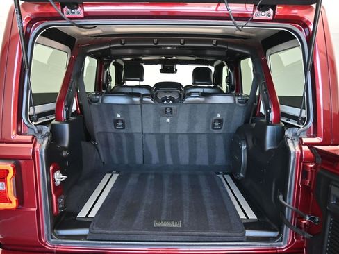 Used 2021 Jeep Wrangler Unlimited Sahara image 44