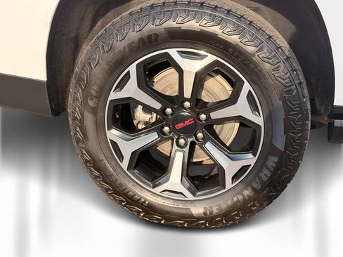 Used 2025 GMC Yukon XL AT4 w/ AT4 Premium Package AWD/4WD image 6