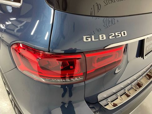 Used 2022 Mercedes-Benz GLB 250 4MATIC image 13