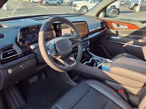 New 2025 Chevrolet Traverse Z71 w/ Driver Confidence Package image 8