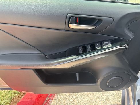 Used 2021 Lexus IS 300 RWD image 9