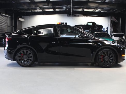 Used 2022 Tesla Model Y Performance AWD/4WD image 14