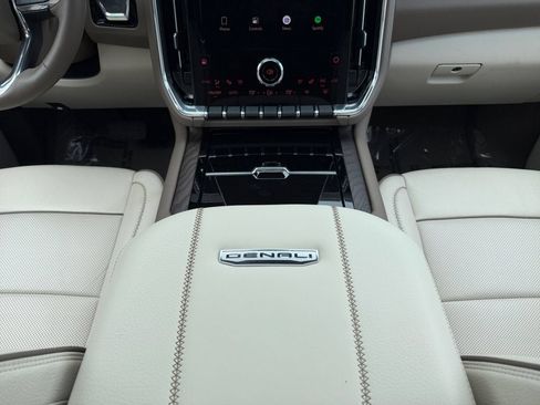 Used 2025 GMC Yukon Denali w/ Sun & Power Step Package AWD/4WD image 12