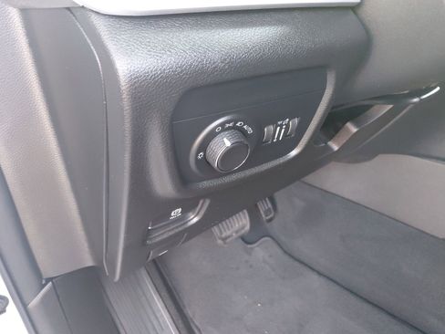Used 2025 Jeep Grand Cherokee Laredo X w/ Luxury Tech Group I AWD/4WD image 22