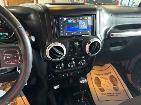 Used 2013 Jeep Wrangler Unlimited Sahara w/ Trailer Tow Group AWD/4WD image 9