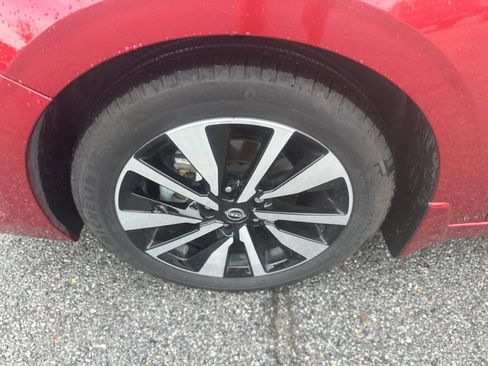Used 2025 Nissan Sentra SV w/ SV Premium Package FWD image 10