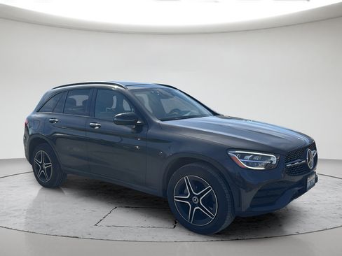 Used 2021 Mercedes-Benz GLC 300 4MATIC image 2