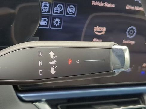 New 2025 Chevrolet Equinox EV LT image 34