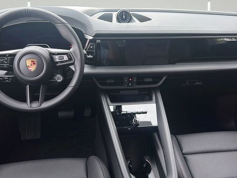 New 2026 Porsche Macan 4 Electric AWD/4WD image 17