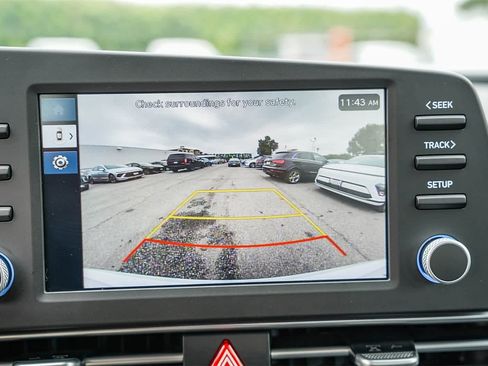 Certified 2025 Hyundai Elantra SE image 22