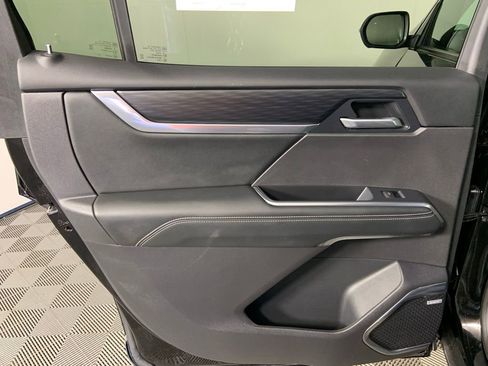 Used 2025 GMC Acadia Elevation image 23