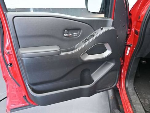 Used 2022 Nissan Frontier SV AWD/4WD image 18