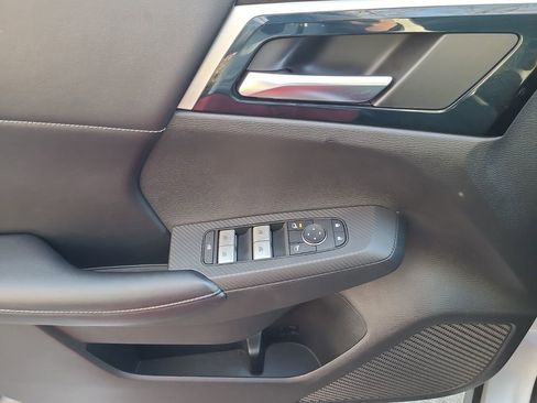 Used 2022 Mitsubishi Outlander SE image 11