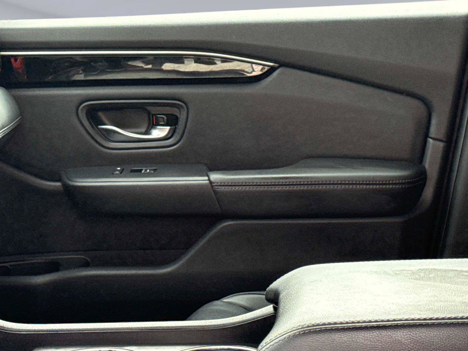 Certified 2023 Honda Pilot Touring image 24