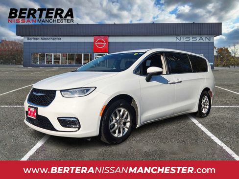 Used 2023 Chrysler Pacifica Touring-L FWD image 1
