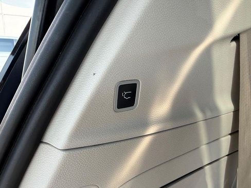 Used 2018 Chrysler Pacifica Limited w/ Advanced Safetytec Group FWD image 5