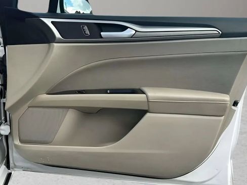 Used 2017 Ford Fusion SE image 38