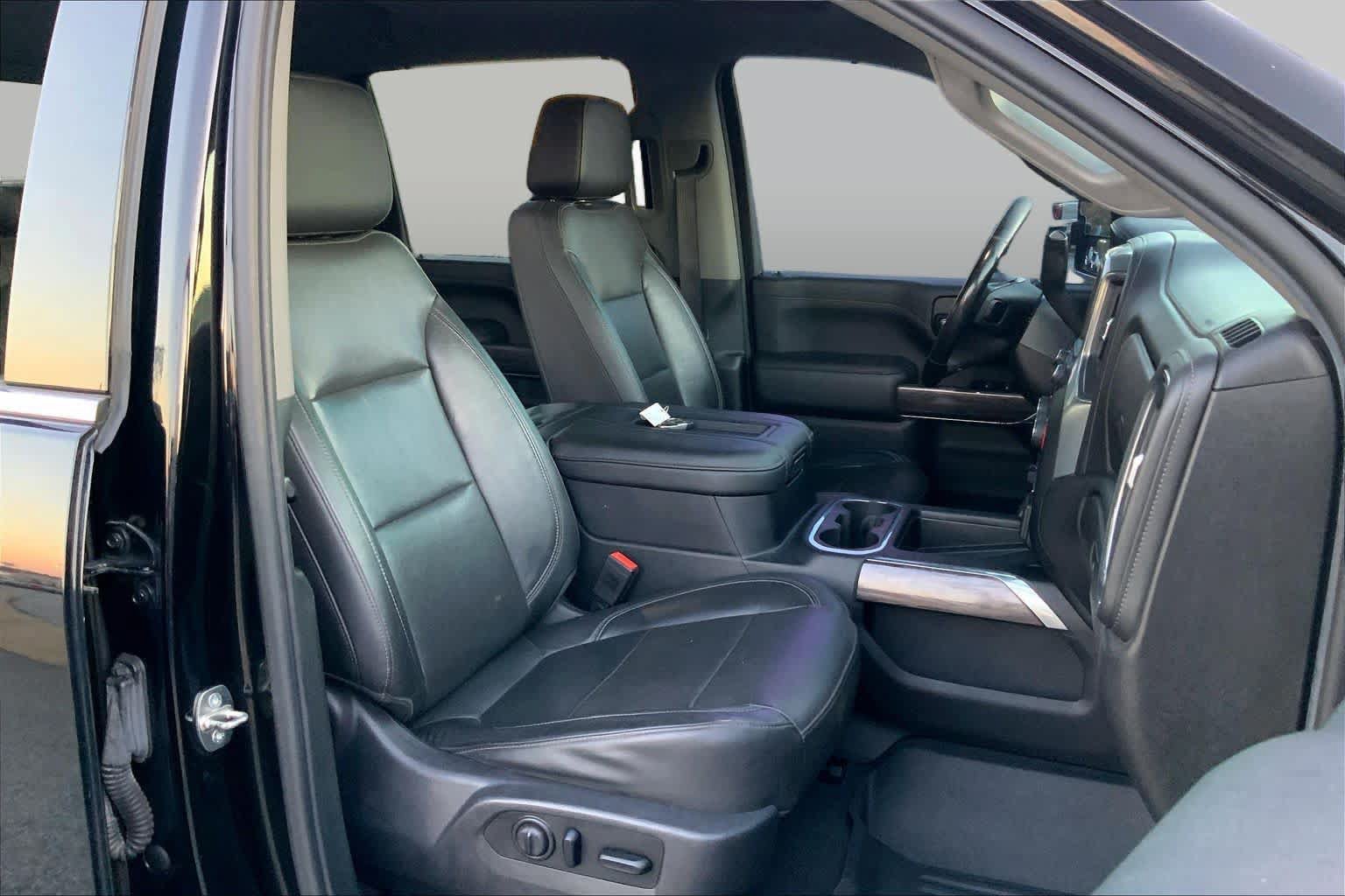 Used 2020 Chevrolet Silverado 2500 LTZ AWD/4WD image 9