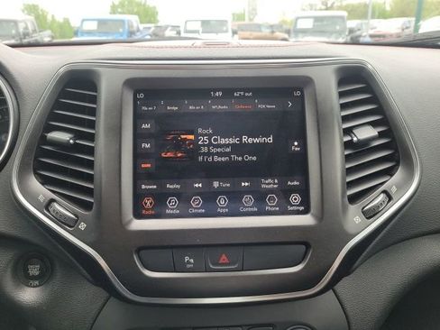 Used 2019 Jeep Cherokee Trailhawk w/ Cold Weather Group AWD/4WD image 15