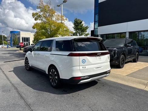 Certified 2024 Kia Carnival EX FWD image 3