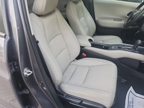 Used 2019 Honda HR-V Touring image 9