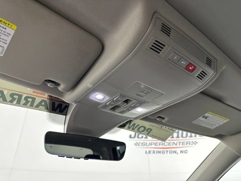 Used 2024 Volkswagen Tiguan SE w/ Panoramic Sunroof Package AWD/4WD image 24