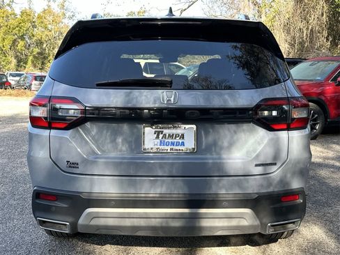 Used 2023 Honda Pilot Touring image 5