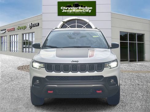 Used 2024 Jeep Compass Trailhawk image 2