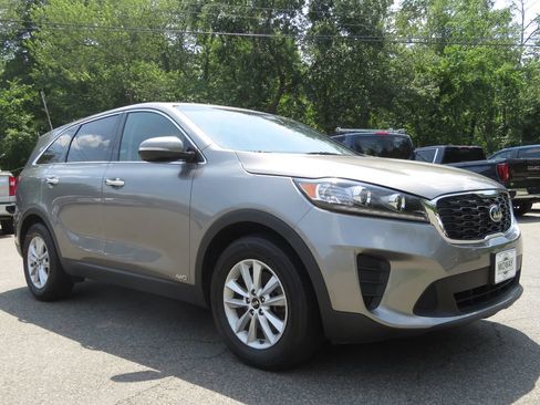 Used 2019 Kia Sorento AWD V6 image 3