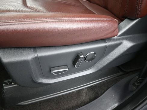 Used 2022 Ford Expedition Limited image 12