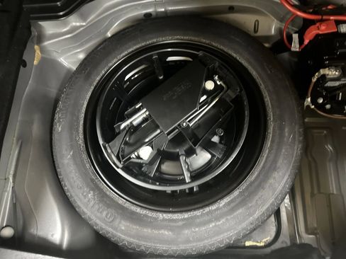 Used 2016 Mercedes-Benz E 400 Sedan image 28