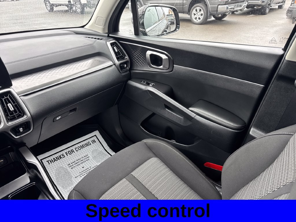Used 2023 Kia Sorento LX AWD/4WD image 12