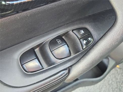 Used 2020 Nissan Rogue SL w/ Premium Package image 23