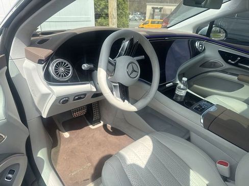 Used 2023 Mercedes-Benz EQS 580 4MATIC Sedan image 6