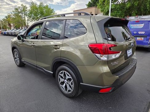 Used 2023 Subaru Forester Premium AWD/4WD image 6