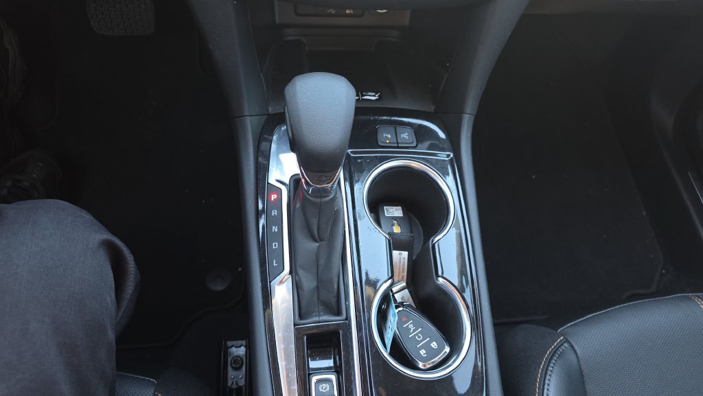 Used 2024 Chevrolet Equinox Premier FWD image 24